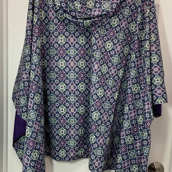 Reversible Rain Cape/Poncho - Picture 5 of 11